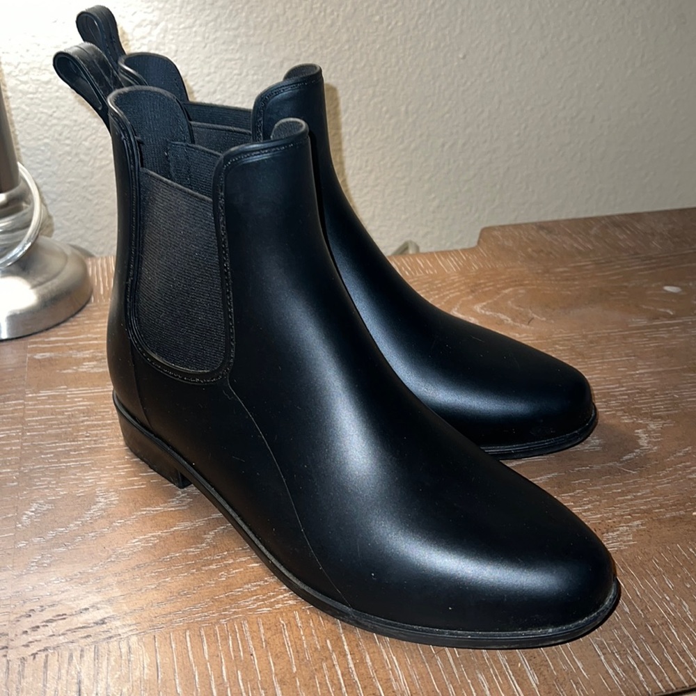Chelsea style rain boot